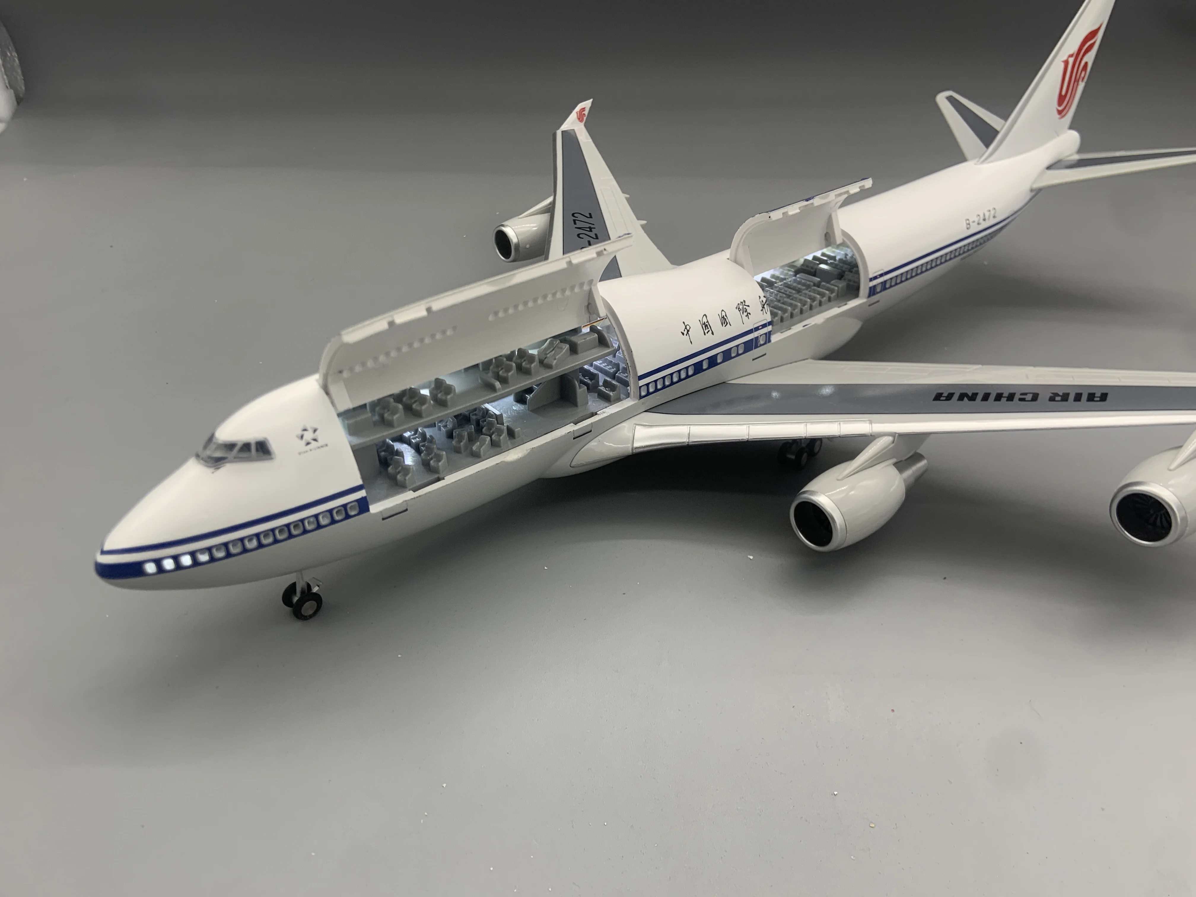 Diecast Resin Scale Aircraft 47cm Air China B747 Plane with LED Light Model Aviation Airplane Souvenir Display Collection