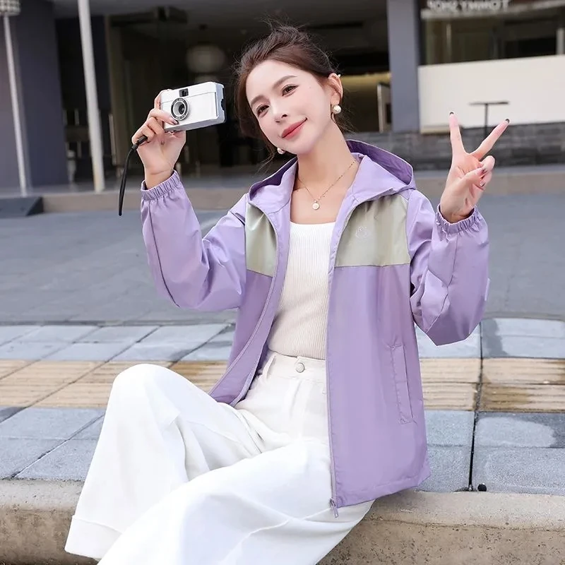 เสื้อแจ็คเก็ตกันลมกันน้ำสำหรับผู้หญิง รุ่นใหม่ มีฮู้ด เสื้อโค้ทแฟชั่นฤดูใบไม้ผลิ-ฤดูร้อน 2026 ป้องกันแสงแดด เสื้อคลุมกันหนาวสำหรับผู้หญิง