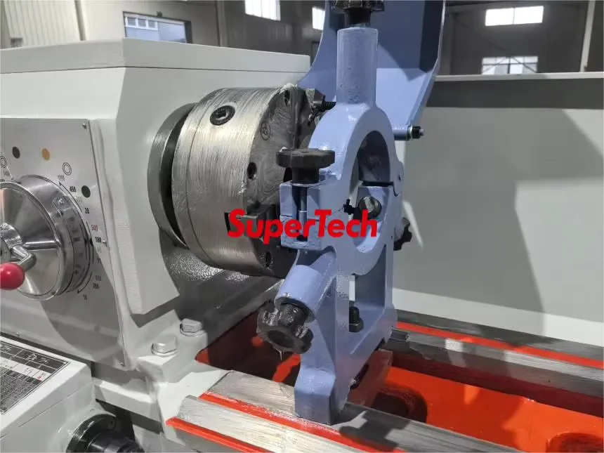 O torno de precisão manual CA50 é adequado para fabricação e processamento industrial de várias peças.