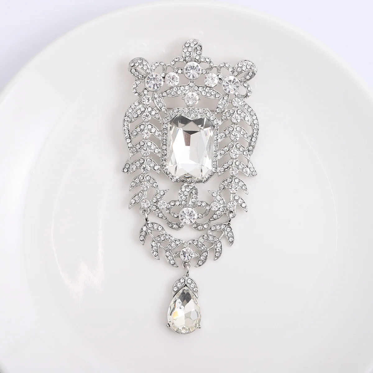 

Exaggerated Crystal Fashion Retro Brooch Luxurious And Sparkling Temperament Elegant Fixed Pins Men/Women's Clothing Accessories