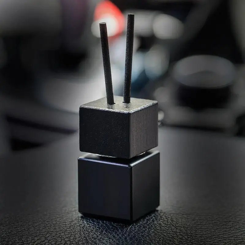 1 PC 8ml Air Freshener Empty Bottle Aromatherapy Ornament Pendant Diffuser Car Decoration Square Car Hanging Glass Bottle