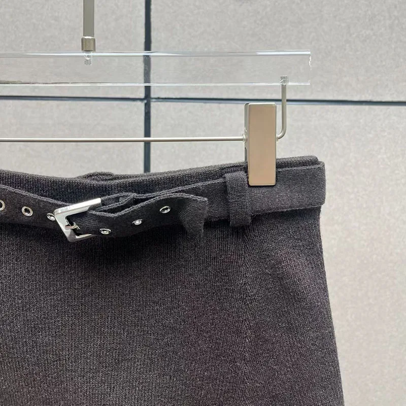 Damen-Strick-Shorts mit Gürtel, modische sexy Slim-Fit-Strickjacke mit Stehkragen, hochwertiges Set, Herbst, Neuankömmling, 2025, Y2K