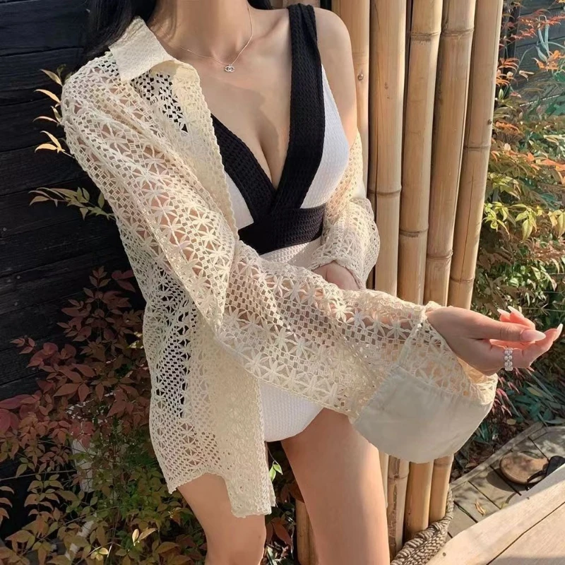 Damesbadpak uit 2025, zwart-wit minimalistisch contrast met sexy V-hals, afslankende strandvakantie-badkleding