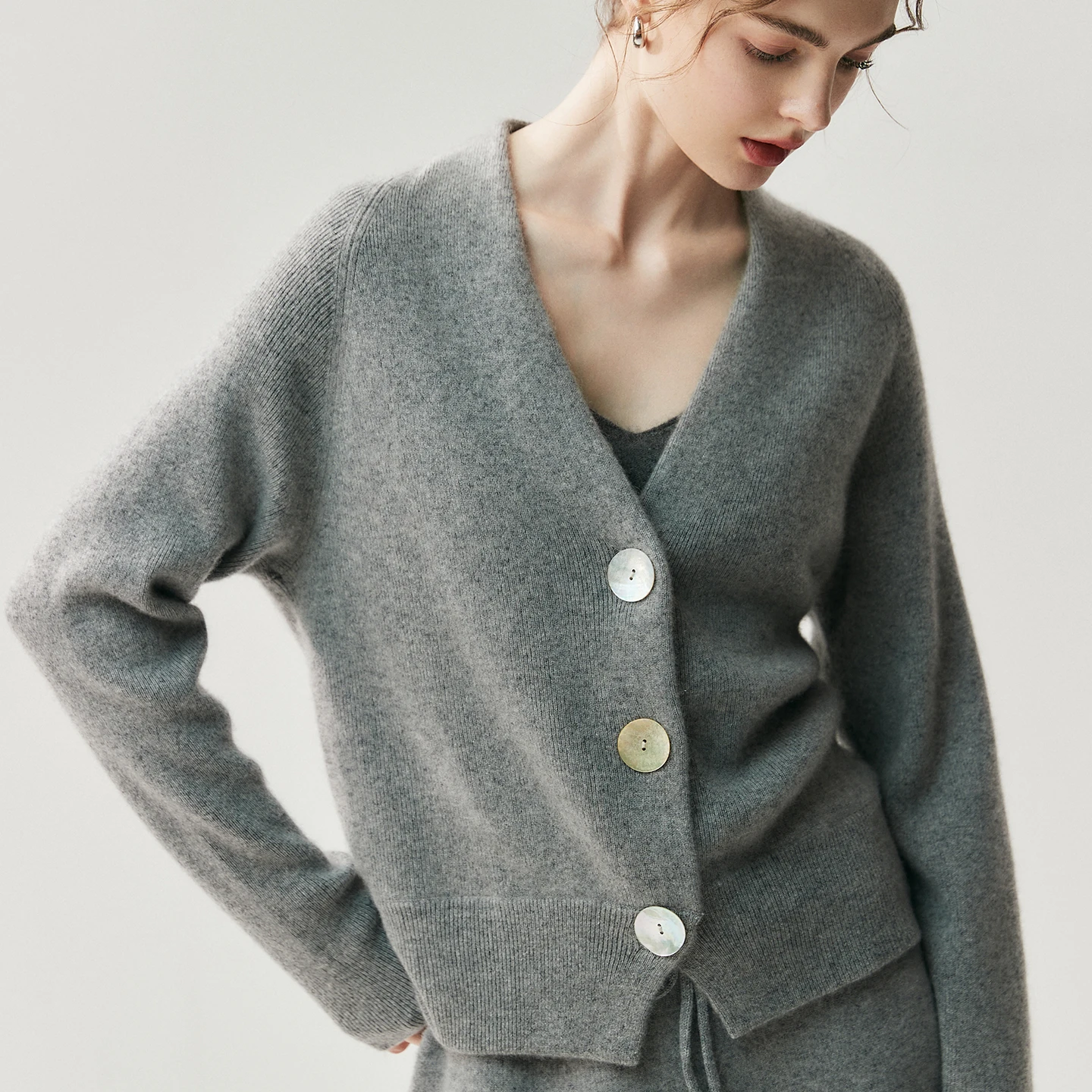 Women's 100% Cashmere Knitted V-neck Shell Buttons Cardigan Autumn Winter Long Sleeve Sweater Casual Knitted Fashion Tops