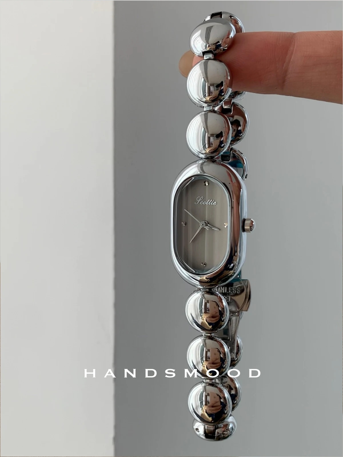 Exquisite Women'S Wristwatch With A Stylish Silver Design And A Versatile Strap. A High-End Selection Of Women'S Wristwatches.