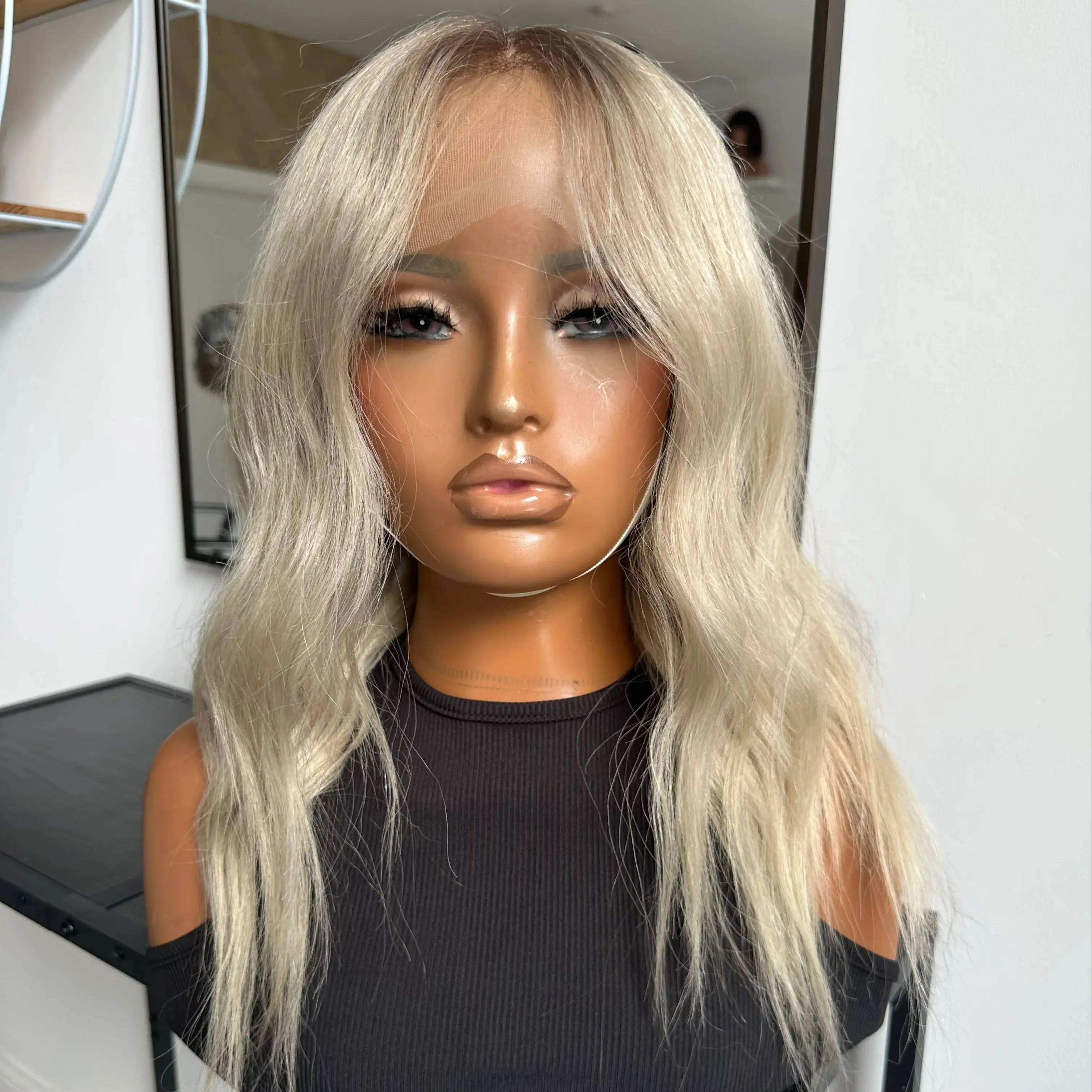 18 Inches Ombre Platinum Blonde Shadow Roots Synthetic Lace Wigs Loose Wave Medium Length Middle Parting Costume Woman Daily Use