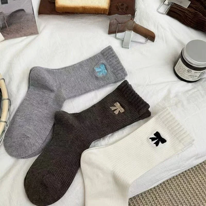 

20 пар женских осенне-зимних забавных милых хлопковых носков до середины икры с героями мультфильмов для девочек, комплект женских носков высокого качества, забавные чулочно-носочные изделия