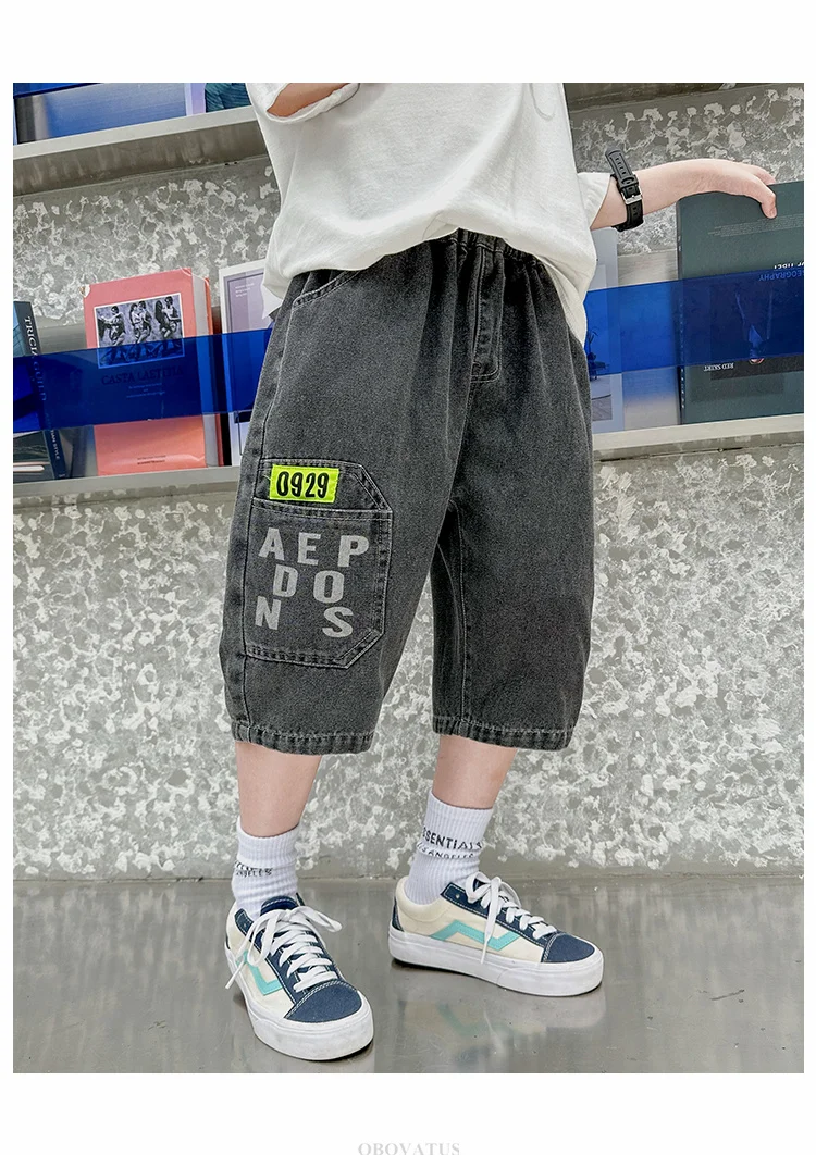 Neue Sommer-Jeansshorts für Jungen im Teenageralter, lässige Denim-Shorts mit Taschen, Kinder-Caprihosen mit Buchstabenmuster – Detail 10
