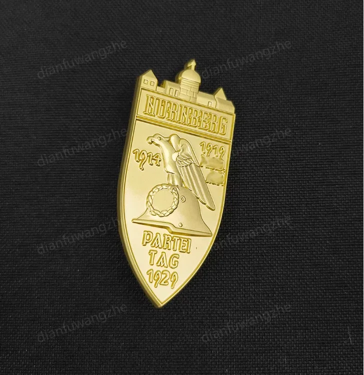 Distintivo commemorativo Nuremberg della Seconda Guerra Mondiale. Piccolo distintivo tedesco