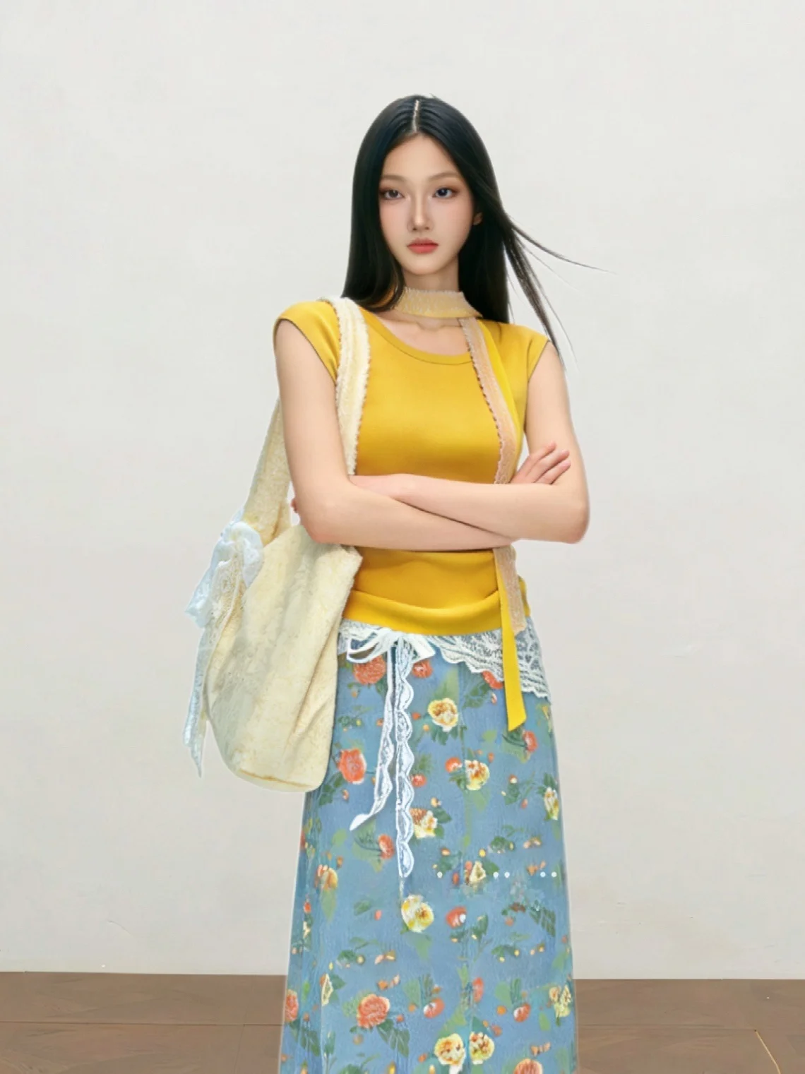 Beloved Golden Girl Pure Desire U-Neck Lace Sash Short Top Floral Print Half Skirt Set Elegant Summer Fashion Women's Ensemble