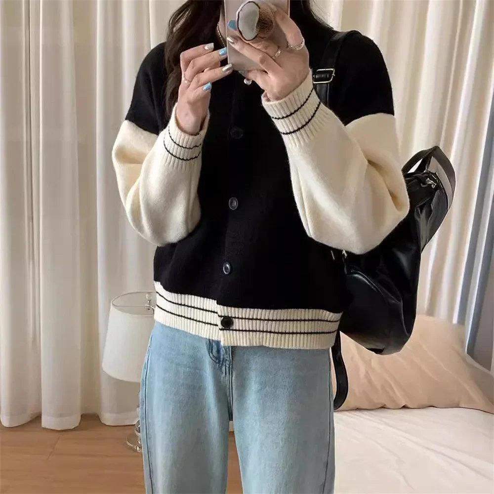 KUSAHIKI Autumn Winter Round Neck Contrast Color Baseball Jacket Knitted Cardigan Top Women's College Style Short Sweater Coat