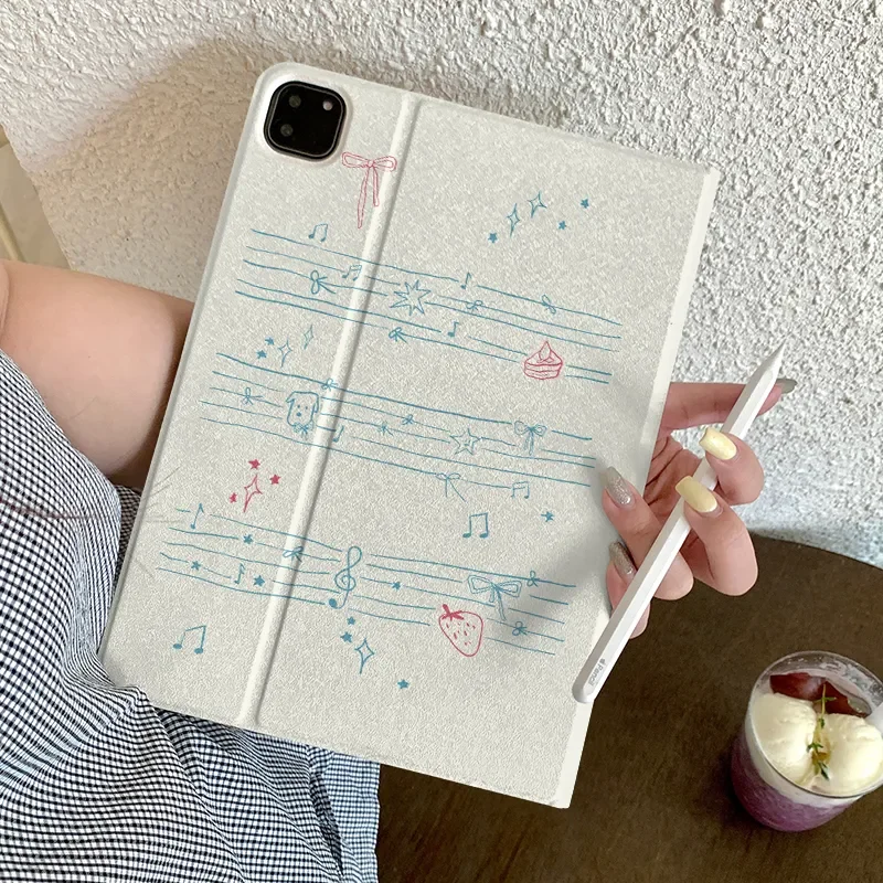 

Чехол для iPad с милым дизайном в виде нотной партитуры и клубники для iPad 11 Air 7 6 5 4 Pro 9 8 (A16) — уникальный чехол-книжка для женщин