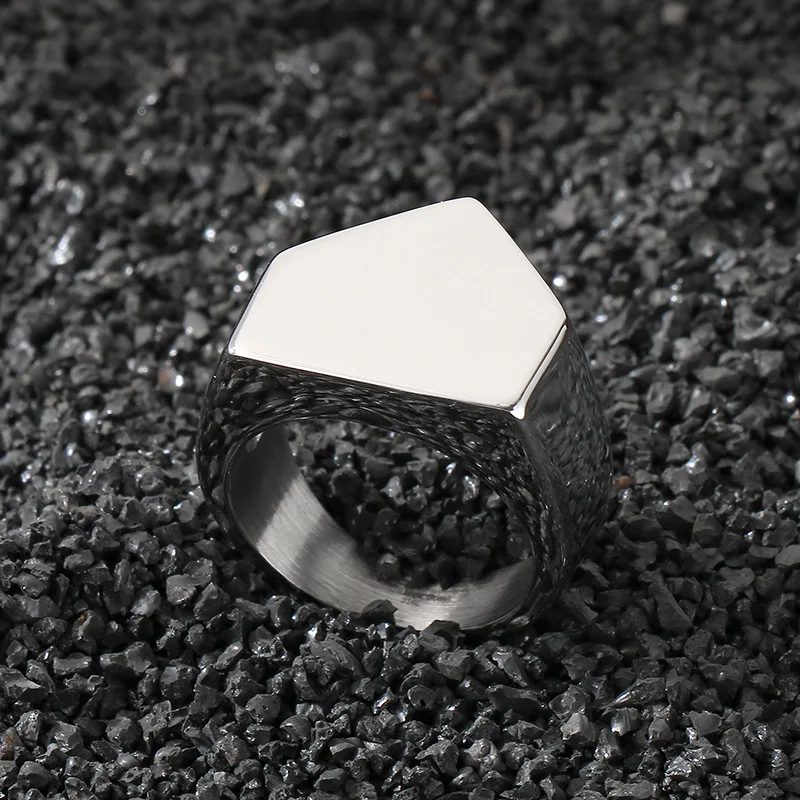 Simple and individual pyramid-shaped smooth stainless steel men's ring
