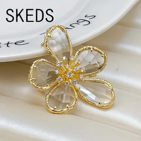 SKEDS Creative Women  Glass Flower Crystal Brooch Badges Elegant Lady Exquistie Floral Clothing Coat Pin Jewelry Gift