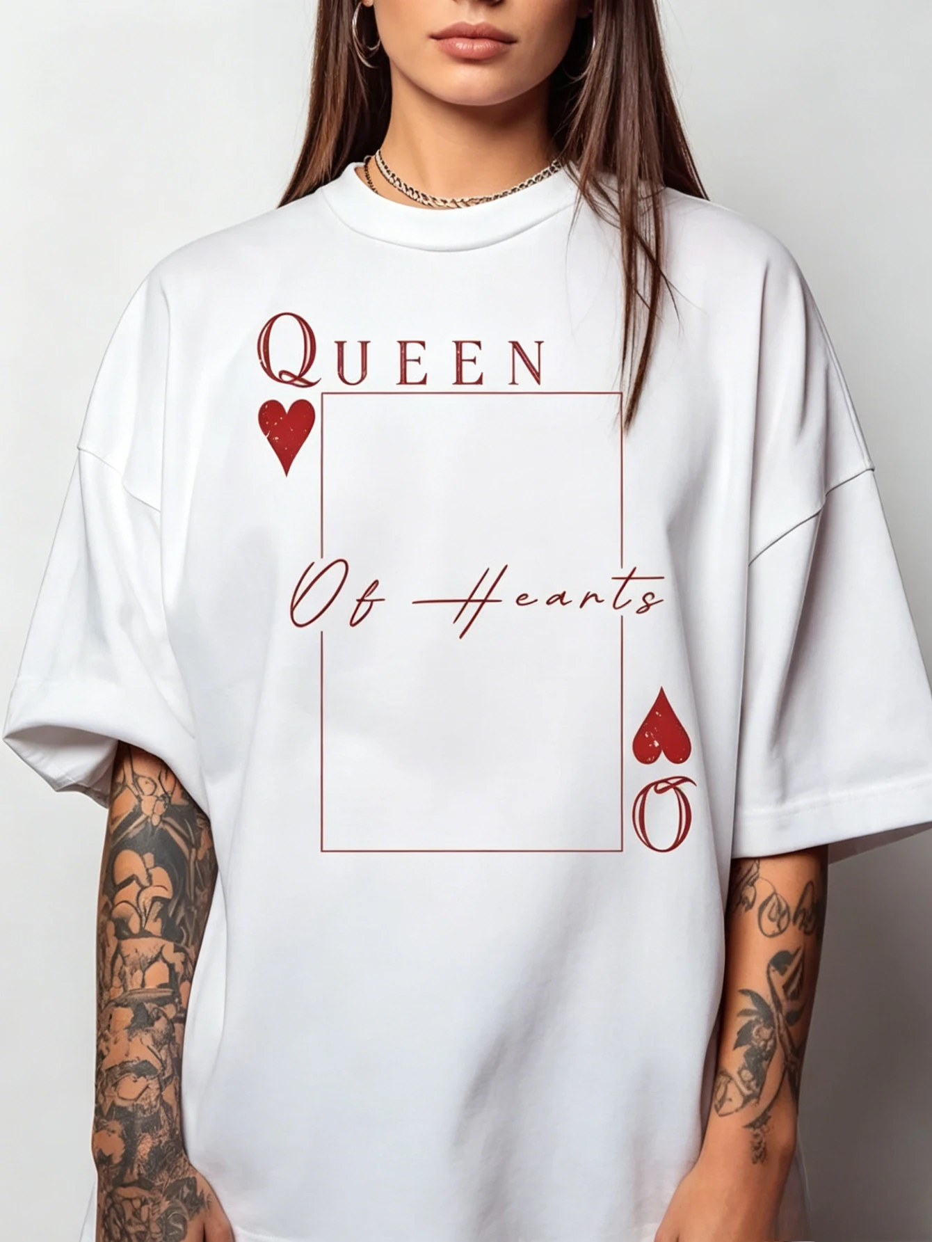 女性オーバーサイズ白-tシャツハートの女王ポーカーカードレタープリント半袖-o-ネックカジュアルサマートップス