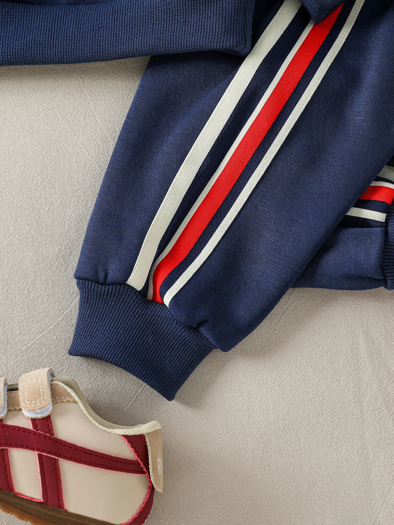 2 قطعة 2025 نمط جديد الخريف الشتاء طفل الفتيان طويلة الأكمام البلوز وبانت بدلة رياضية غير رسمية الملابس الموضة الغربية مجموعة ل 1-3Y