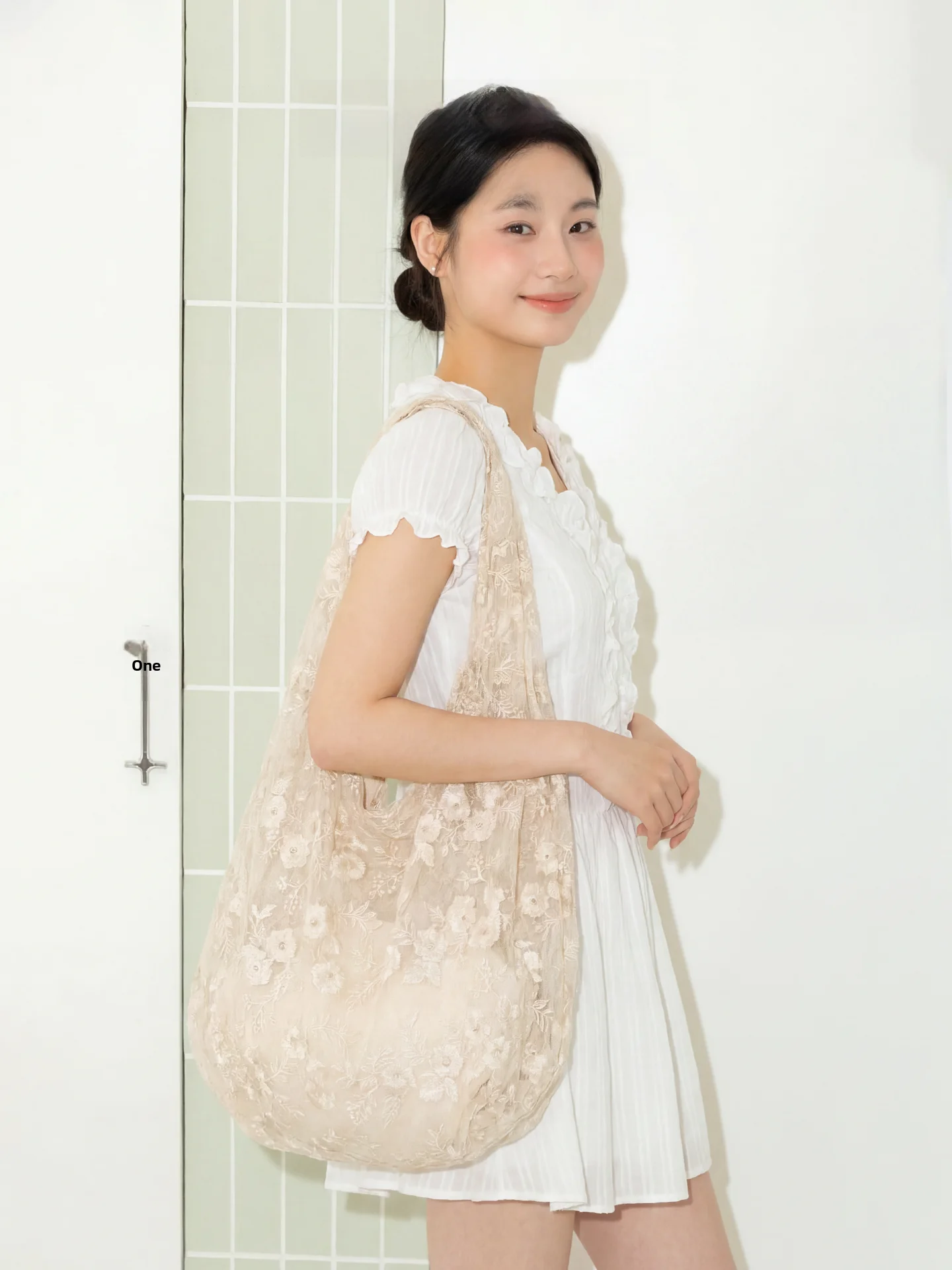 

Elegant Embroidered Lace Handbag Women's Single Shoulder Net Bag Soft Casual Style Summer 2026 New Fashion Orange Girl