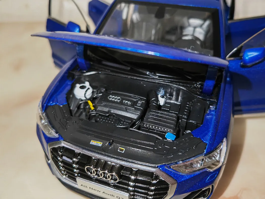 2019 1:18 gesimuleerde legering model auto Originele gloednieuwe Audi Q3 auto model FAW Audi QUDI Ornament Display auto Collectie Souvenir