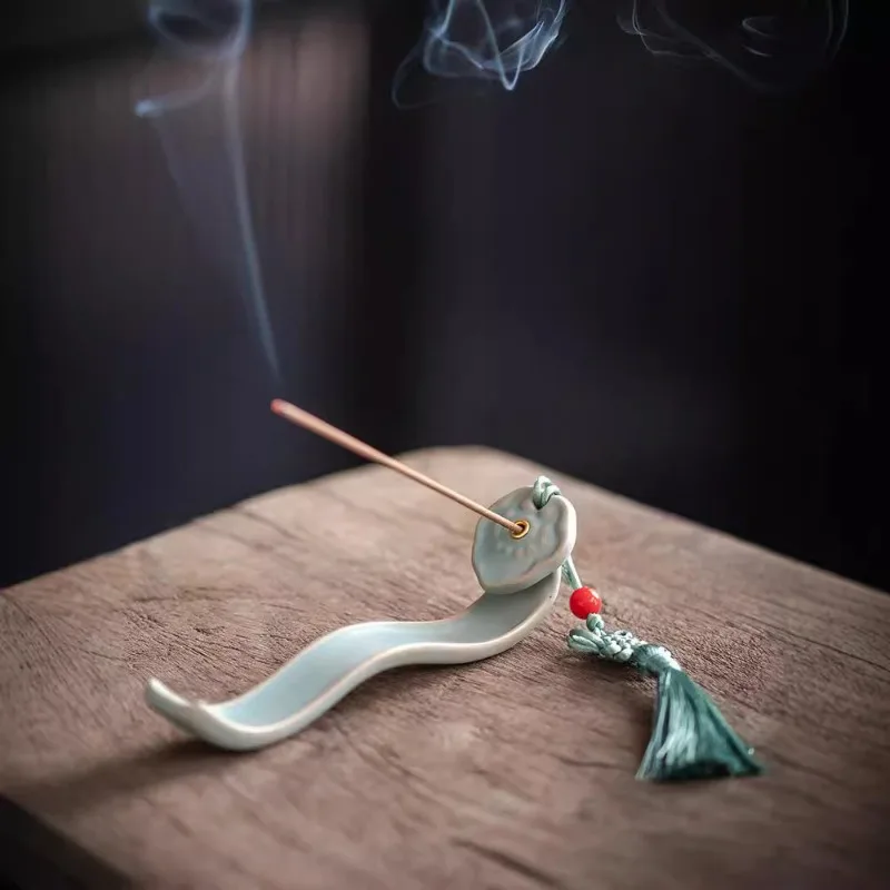 

[Buy 1 Get 1 Free] Ruyi Shape Small Ceramic Creative Stick Holder Sandalwood Agarwood Tea Room Zen Aroma Burner Decor Ornament