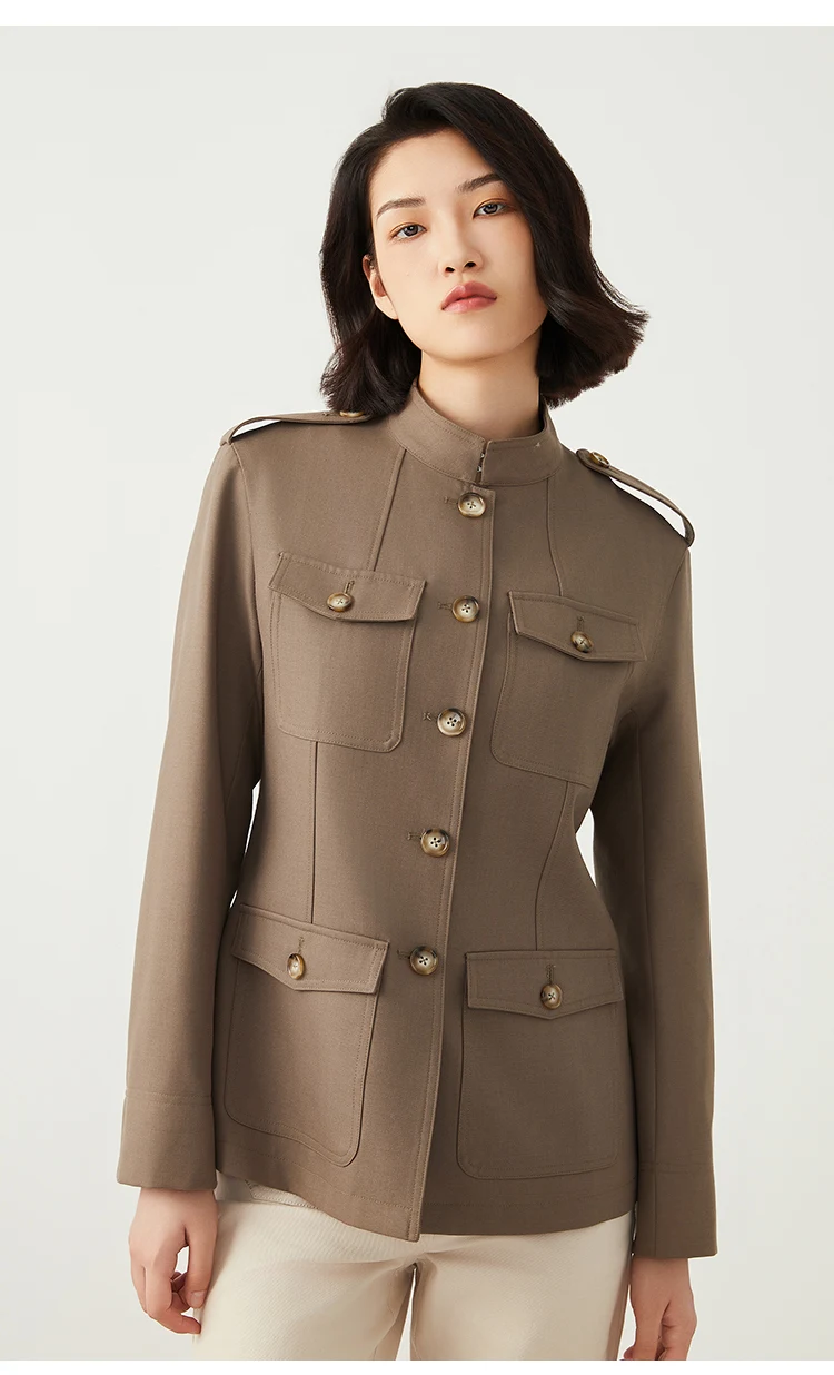 K2540W Luxuriöse Damen-Militärjacke aus Strukturiertem Wollmischgewebe mit Stehkragen, Tailliertem Schnitt und Eleganter Oberbekleidung – Detail 3