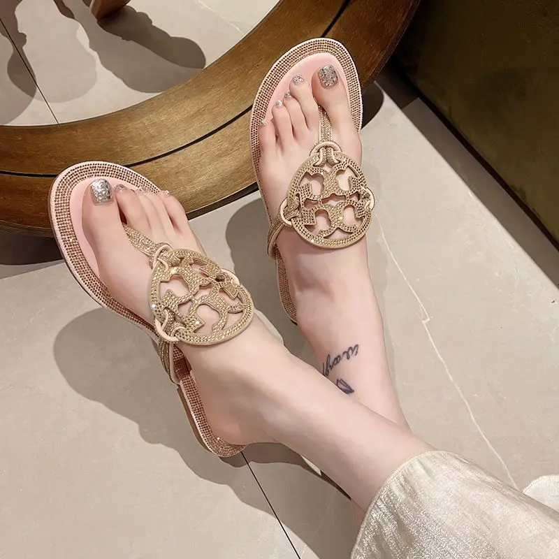 2024 New Luxury Diamond-encrusted Flip-flops Women's Shoes Beach Holiday Style Rivet Design Casual Women's Flat Slippers