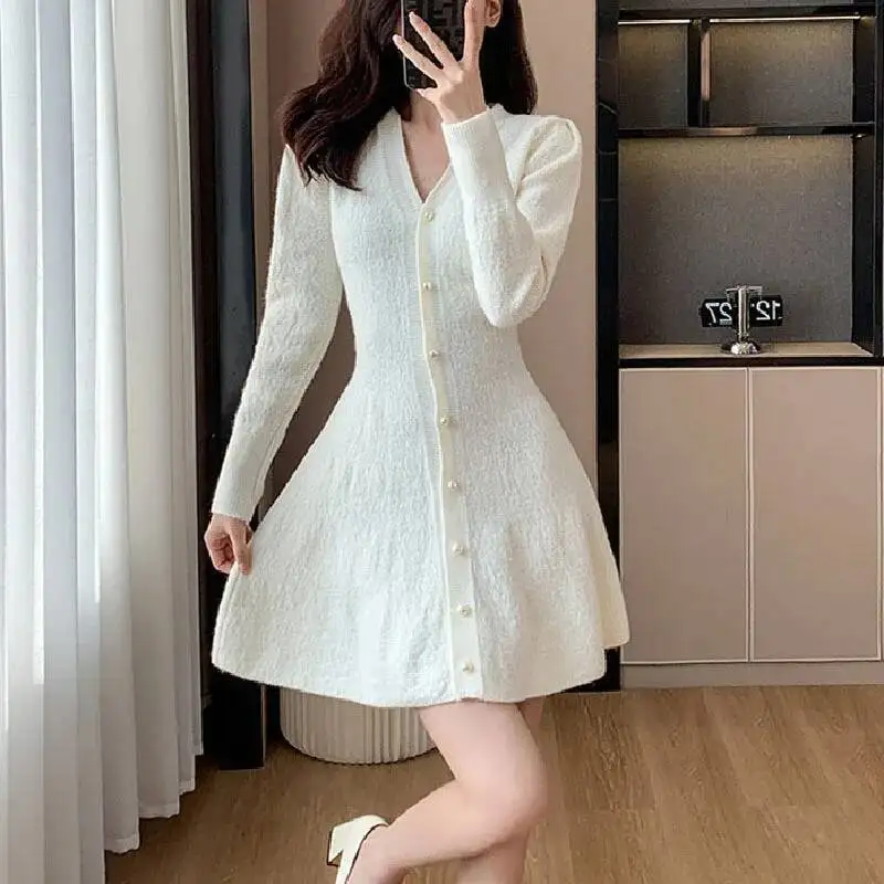 فستان كوري أنيق بخصر على شكل حرف A للنساء أنيق بياقة على شكل V وصدر واحد فستان محبوك نحيف موضة أحمر قصير للحفلات