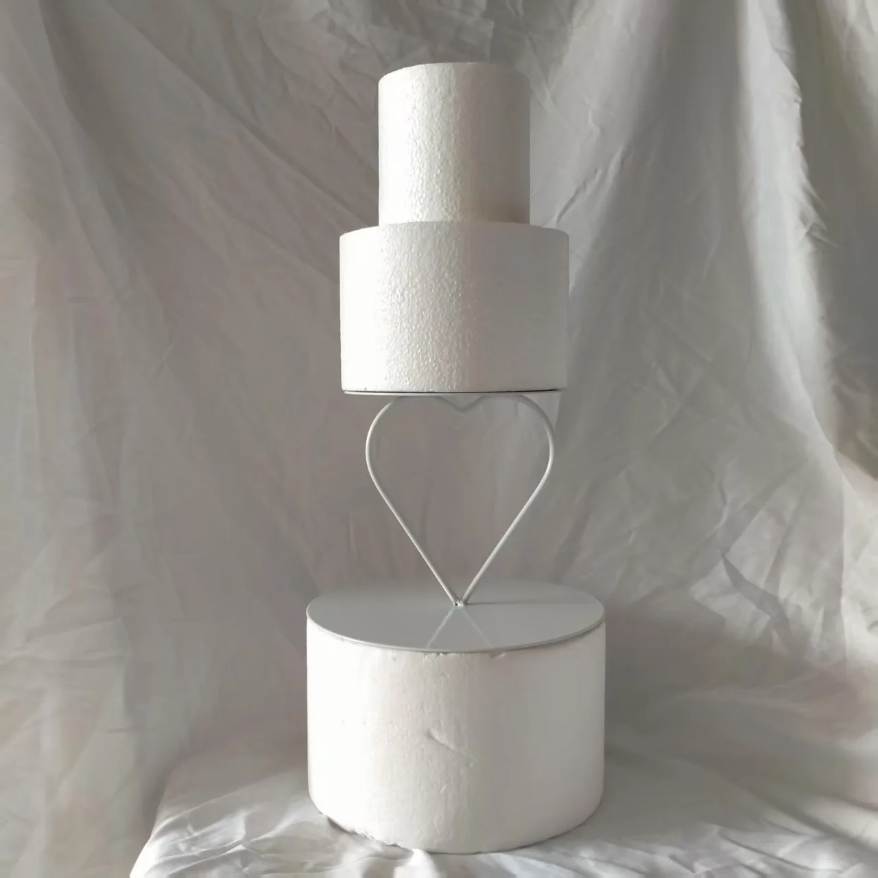 

White Metal Heart Cake Stand Decoration Floating Cake Separator Topper Wedding Birthday Party Cake Display Decorative