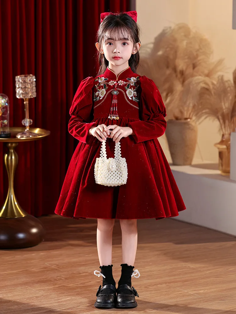 فستان بناتي شتوي جديد لعام 2025 مطرز من Hanfu Qipao ملابس حمراء للعام الصيني الجديد للأطفال فستان فتاة الزهور لحفلات الزفاف والسهرات