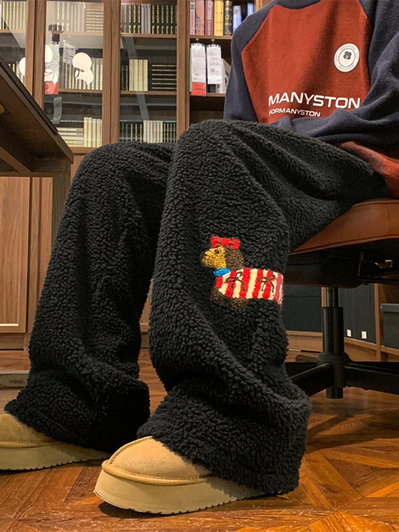 Calça casual de pelúcia bordada com cachorro salsicha com design exclusivo, calças largas grossas e macias, estilo preguiçoso, emagrecimento, casual, quente, versátil calças compridas
