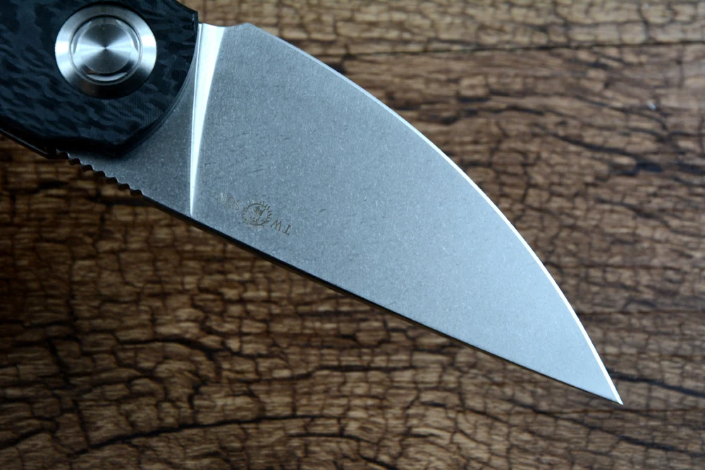 TWOSUN Folding Knife YJ01-V1 Blade Ceramic Ball Bearing Golden Black Carbon Fiber Handle Outdoor Gift Pocket Knife TS243
