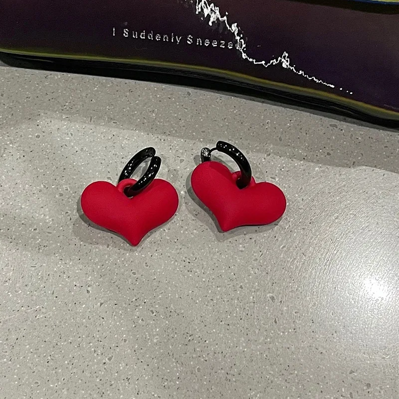 Pendientes de amor negros esmerilados para mujer, aretes Retro europeos y americanos, joyería de moda para mujer 2021