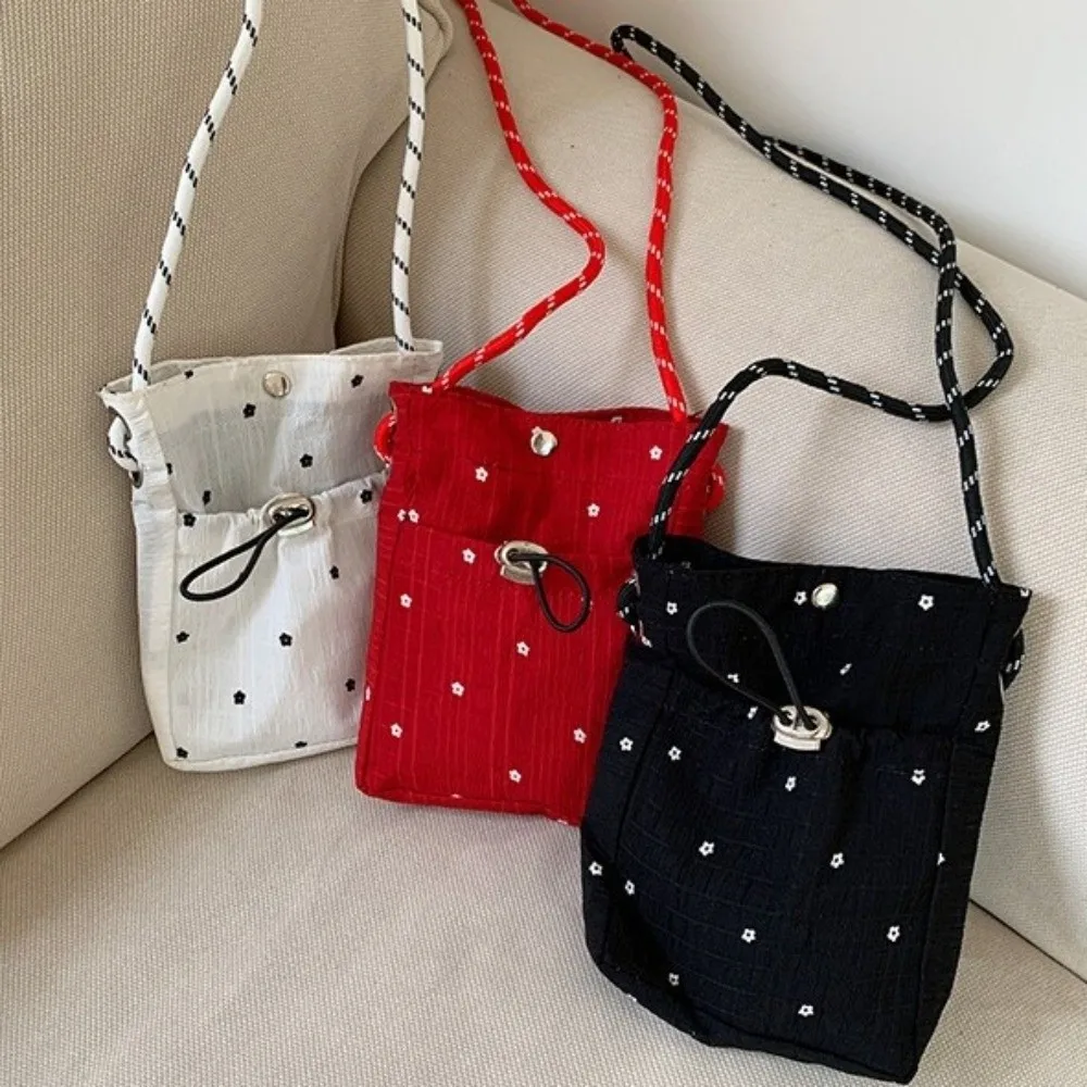 Sweet Pleated Cloud Crossbody Bag Flower Printed Lightweight Phone Shoulder Bag Versatile Korean Style Folded Slant Bag Travel