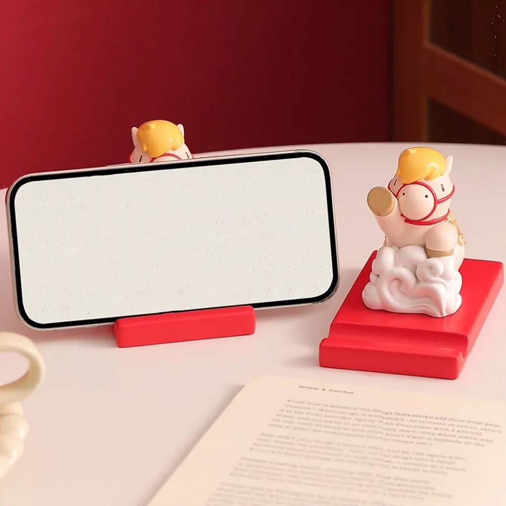 التميمة زودياك الحصان حامل هاتف زخرفة مهرجان ديكور النمط الصيني 2026 الحصان الحلي حامل الكرتون الحيوان تمثال #4