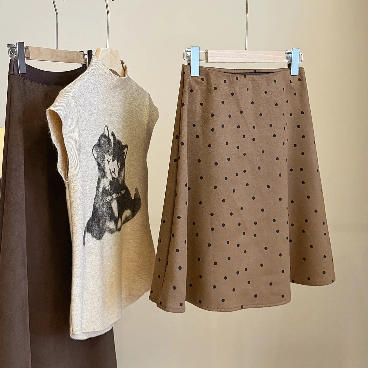 Korean Retro Suede Polka Dot Skirt Women's Autumn New High Waist Buttocks A Word Medium Skirt