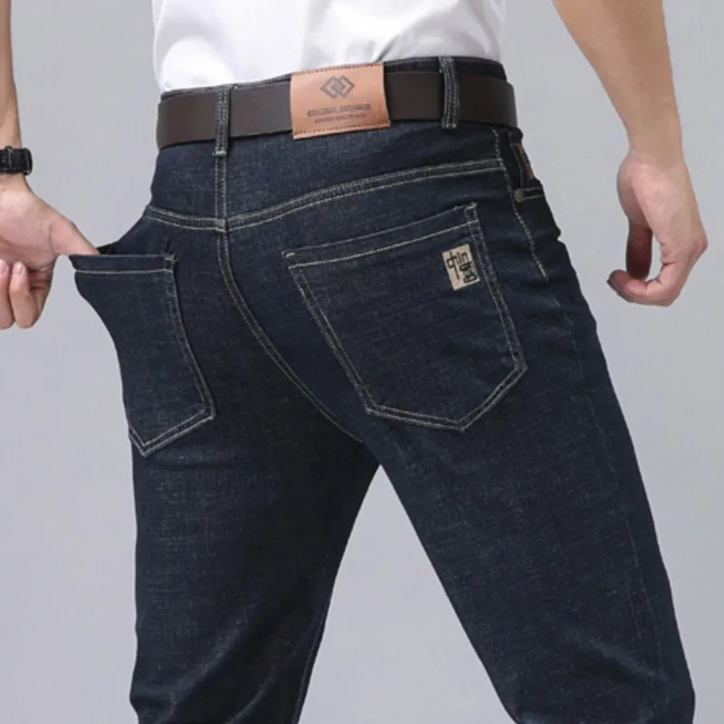 Jeans da uomo in Denim moda Casual di marca pantaloni dritti da lavoro elastici moda comodi pantaloni da gentiluomo quotidiani neri blu