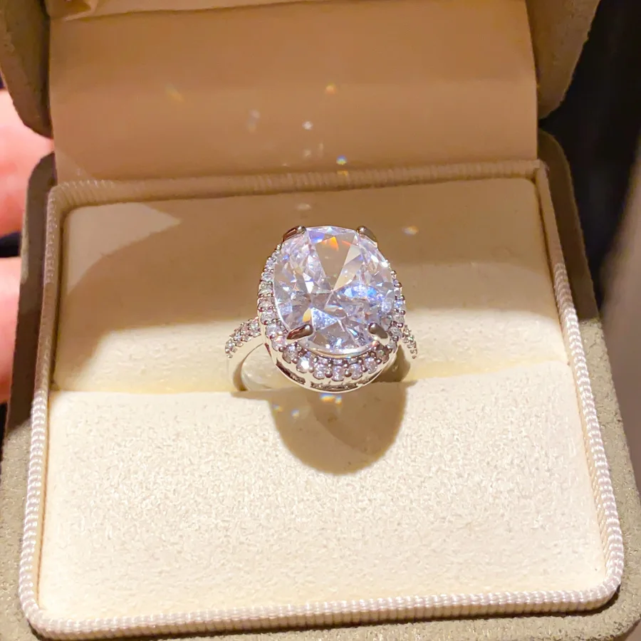 Simple Charms Sparkling Zircon Big Oval Halo Rings for Women Upscale Temperament Wedding Dinner Party Finger Accessories Jewelry