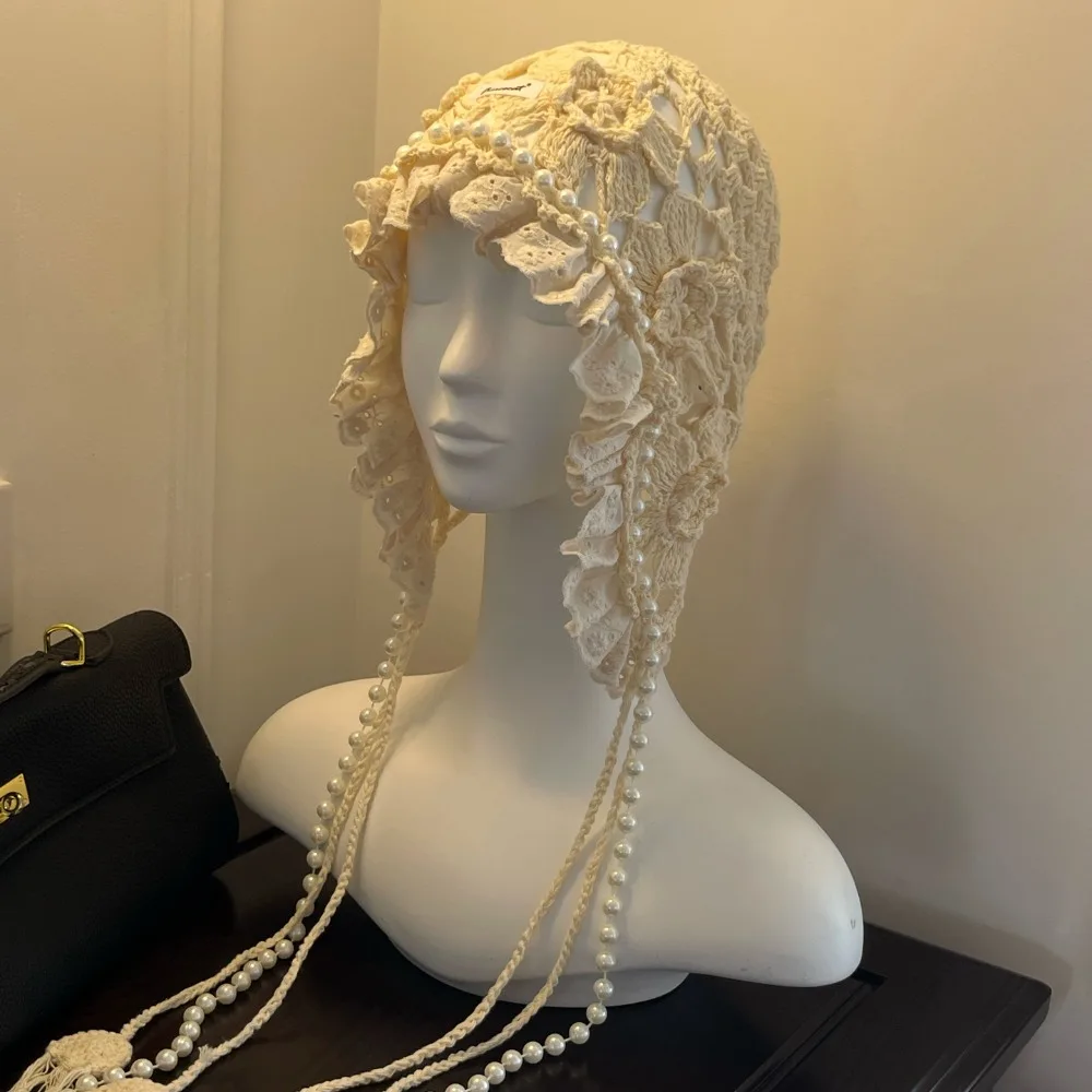 

Вязаная шапка с милым жемчугом и кисточками, вязаная крючком и цветком, тонкая вязаная шапка, корейская тканая шапка ручной работы для девочек