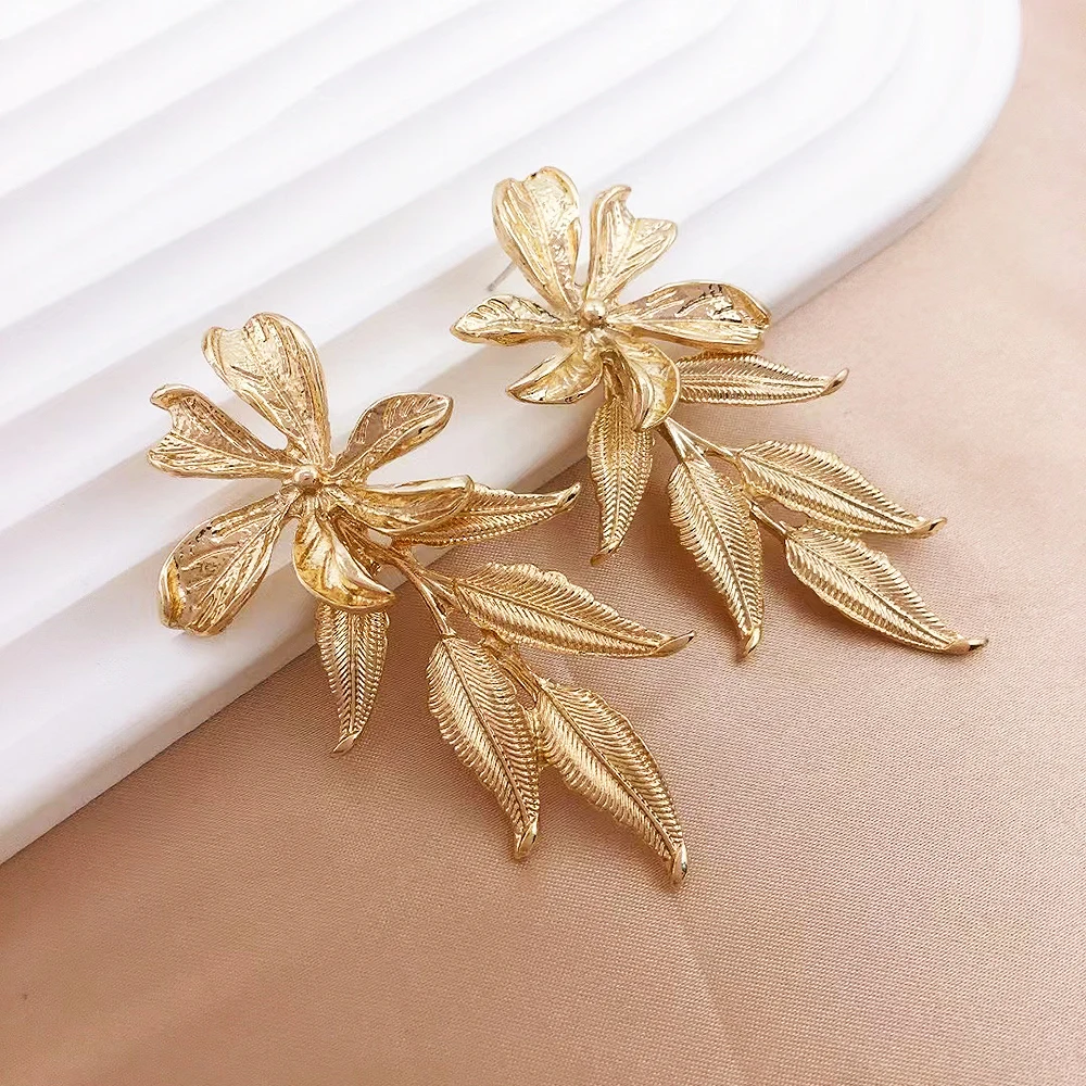 New Fashion Metal Flower Long Earring for Women Party Statement Vintage Gold-plated Leaves Tassel Earring Jewelry