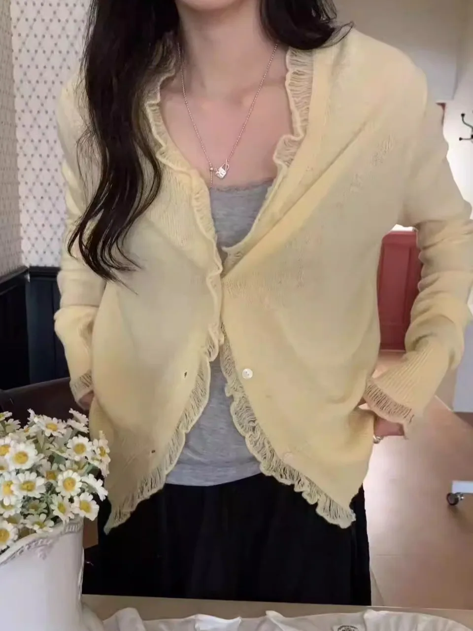 

Chic Spring Knitted Long Sleeve Thin Cardigan Women's Base Shirt Wooden French Style Loose Fit Polyester Fiber 2026 Summer