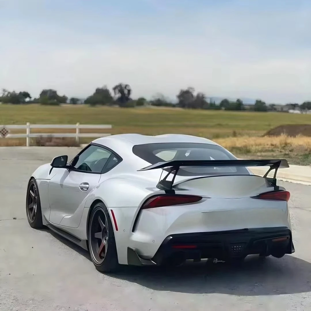 

Совместим с моделями Toyota Supra A90/A91 MK5 2019-2025 годов. Карбоновый спойлер на крышку багажника в стиле GT, с клейкой лентой и винтами
