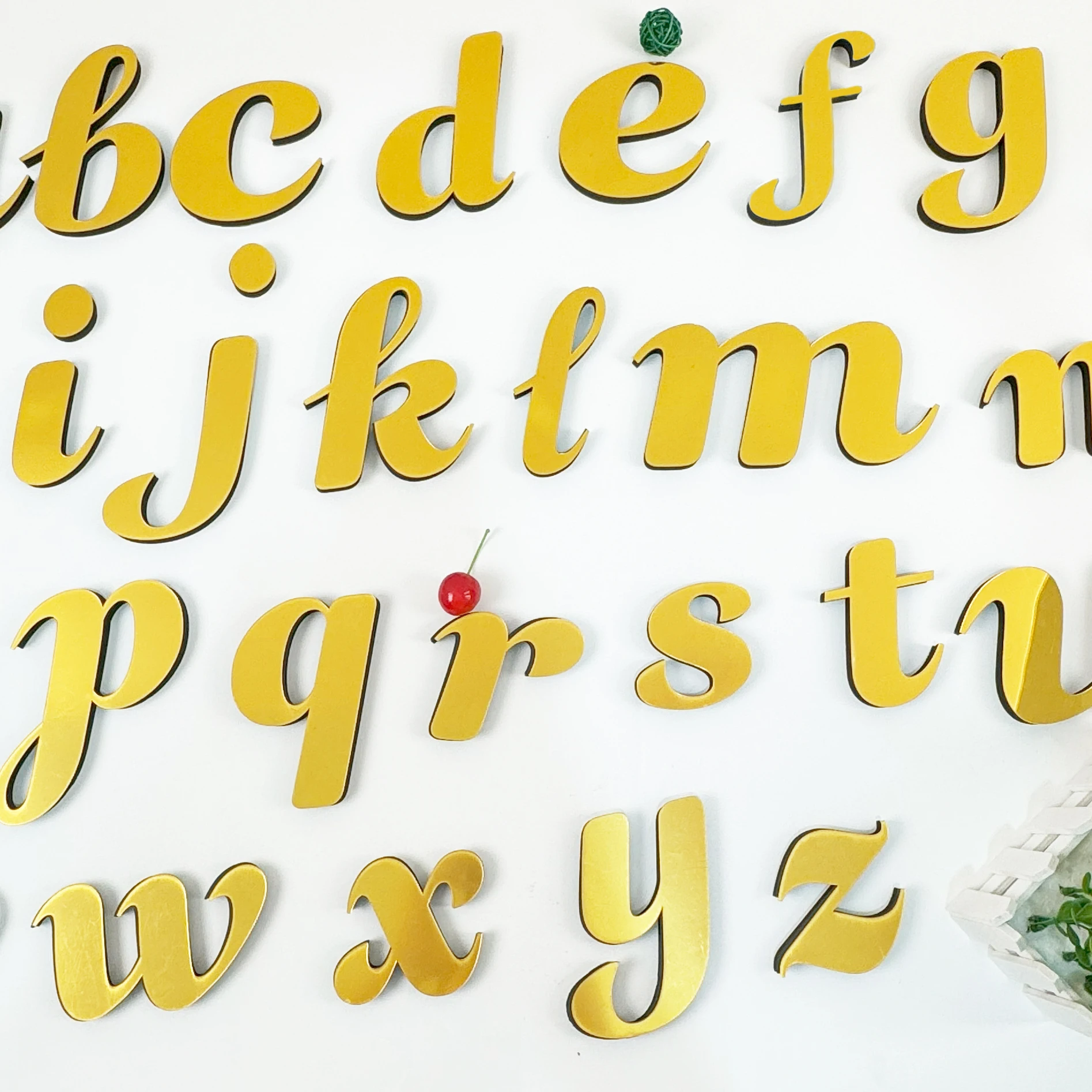 Lowercase الذهب ثلاثية الأبعاد الاكريليك مرآة سطح الخط الفني الإنجليزية رسائل الجدار ملصق قشر وعصا ديكور المنزل الأبجدية ملصقات فنية #4