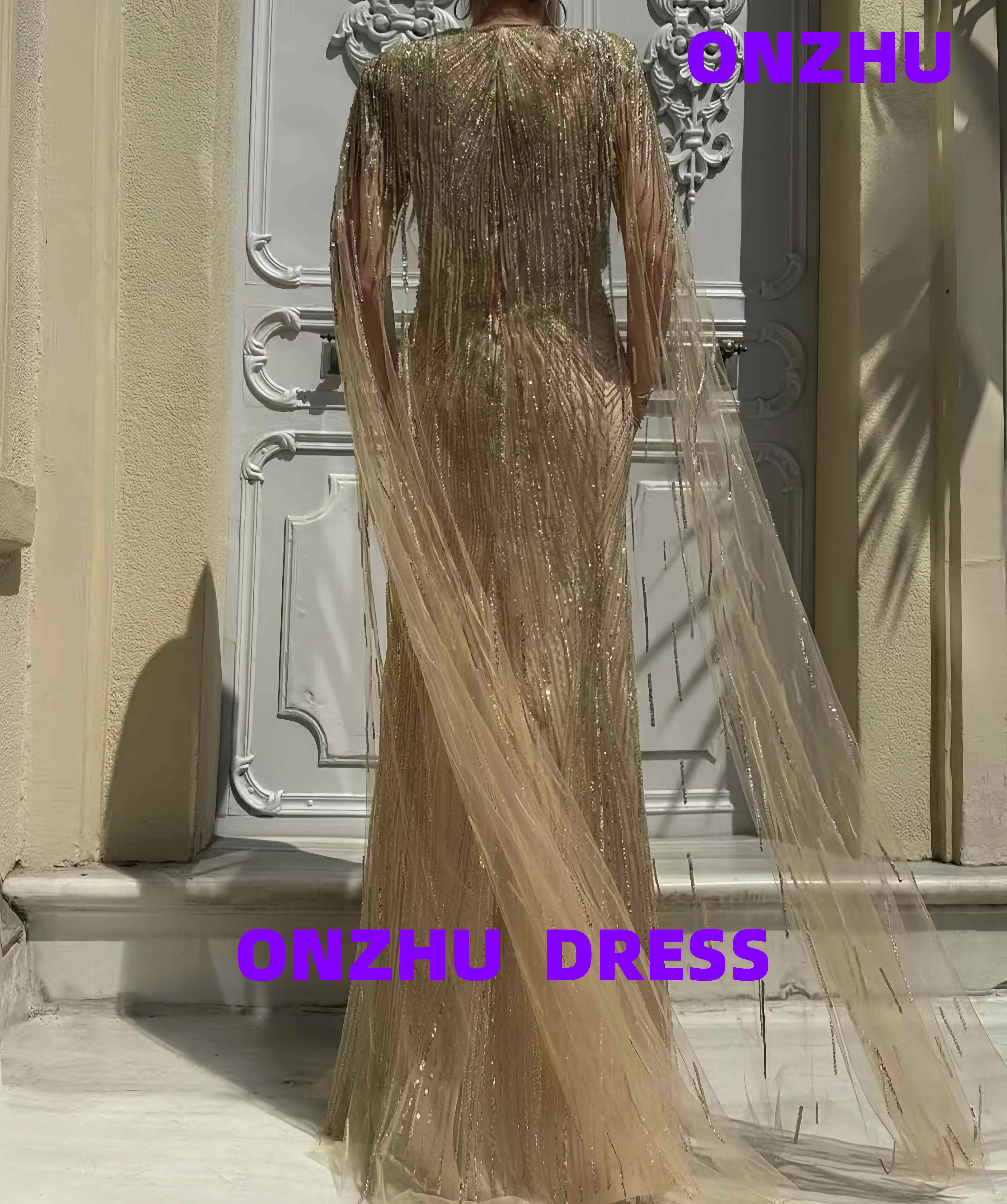 ชุดราตรีทรงเอไลน์แบบมีผ้าคลุมไหล่ คอทรงกลม แขนกุด ดีไซน์หรูหรา รุ่น Amanda's Novias สำหรับผู้หญิง