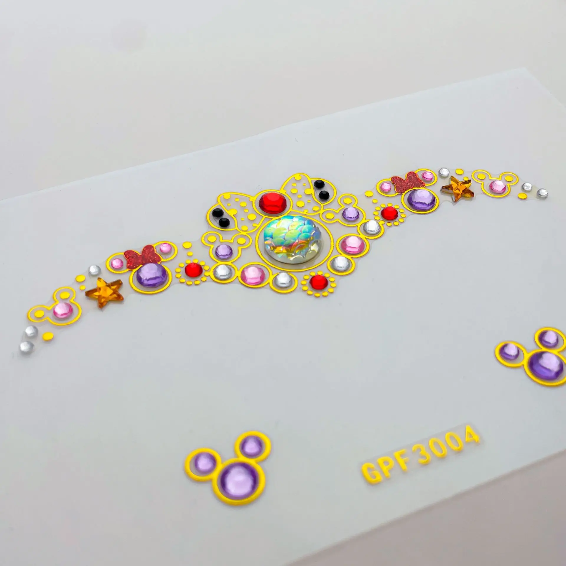 ملصقات وجه مجوهرات ذاتية الصنع الأكثر مبيعًا من Miniso Disney ملصقات ماسية من الأكريليك ملصقات فنية لتزيين الحواجب في 1 يونيو