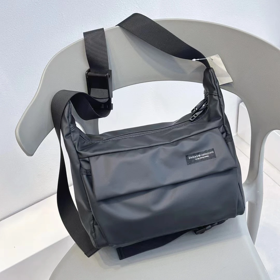 

Nices Men's Nylon Single oulder Bag Faionable Spor Cact Water-Resistant Crossbody Bag for Youth Casual Use