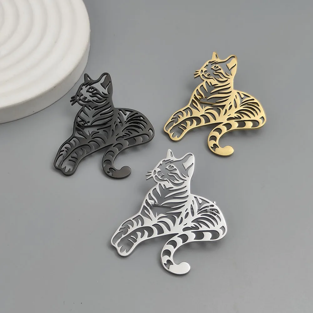 316L Stainless Steel Plated 18K Gold Striped Cat Hollow‑Out Brooch Lapel Pin for Jacket Backpack Unisex Pet Jewelry Gift