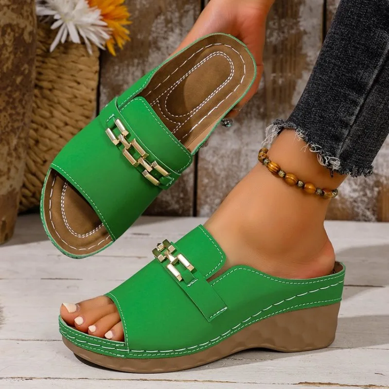 

Womens Casual Wedge Sandals Peep Toe Metal Chain Decor Slip on Platform Slippers Contrast Stitching Comfort Summer Walking Shoes