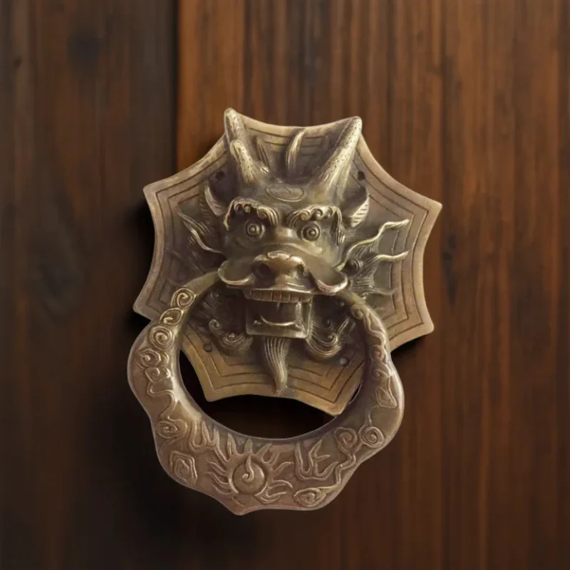 

Латунные дверные ручки с драконом COTOM