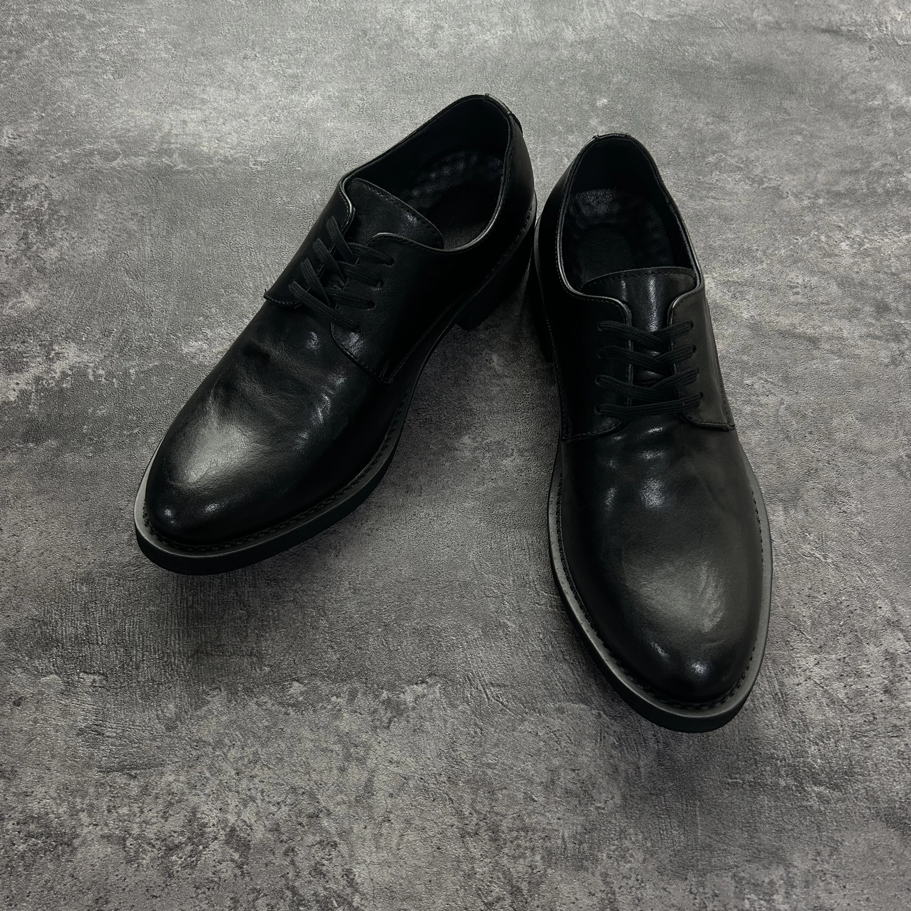 

Low-Top Fashionable Leather Shoes for Men And Women Pointed Toe Shoes Commuter Black Low Help Trendy Men's Boots