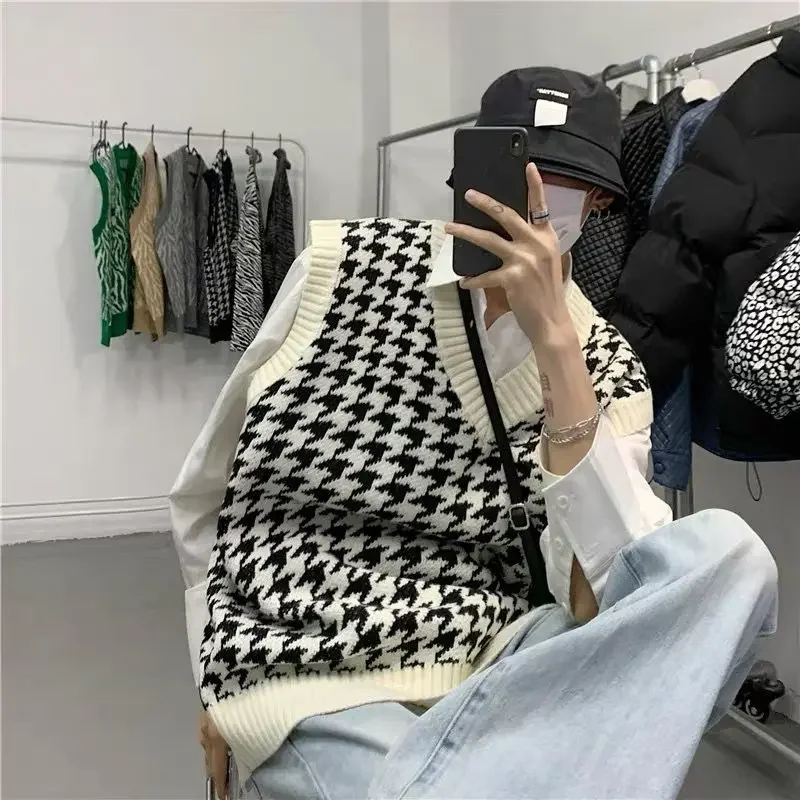 

Knitted Sweaters for Men Sleeveless Vest Man Clothes White Plaid V Neck Waistcoat Over Fit Knit Aesthetic Meme Y2k Streetwear A