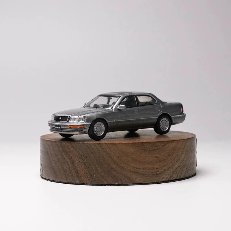 

Tarmac Works TW 1:64 Scale LS400 Gray Alloy Car Model Static Collection Decorated Holiday Gifts Toys